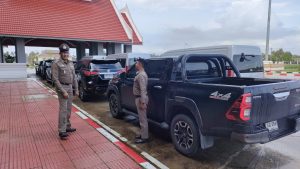 พ.ต.ท.จิตรพล เกษรัตน์ รอง.ผกก.สอบสวน สภ.โคกเคียนพร้อมหัวหน้าหน่วยราชการในพื้นที่ ร่วมต้อนรับพล.อ.เฉลิมชัย สิทธิสาท องคมนตรี ผู้แทนพระองค์ ณ ศาลากลางจังหวัดนราธิวาส