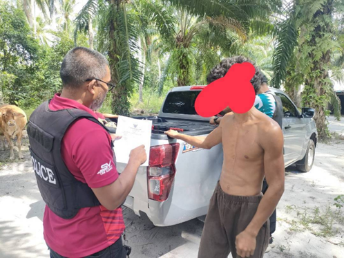 ร.ต.อ.อภิชาติ ดอเลาะ รอง สว.สส.สภ.โคกเคียน, พร้อมด้วยข่ายสืบสวน ร่วมกันจับกุมผู้ต้องหาตามหมายจับ จำนวน 2 ราย