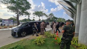 พ.ต.อ.วีรยุทธ ตาสีพันธุ์ผกก.สภ.โคกเคียนร่วมให้การต้อนรับ พ.ต.อ.ทวี สอดส่อง รัฐมนตรีว่าการกระทรวงยุติธรรม และคณะ ซึ่งเดินทางมาปฏิบัติภารกิจในพื้นที่ จว.นราธิวาส