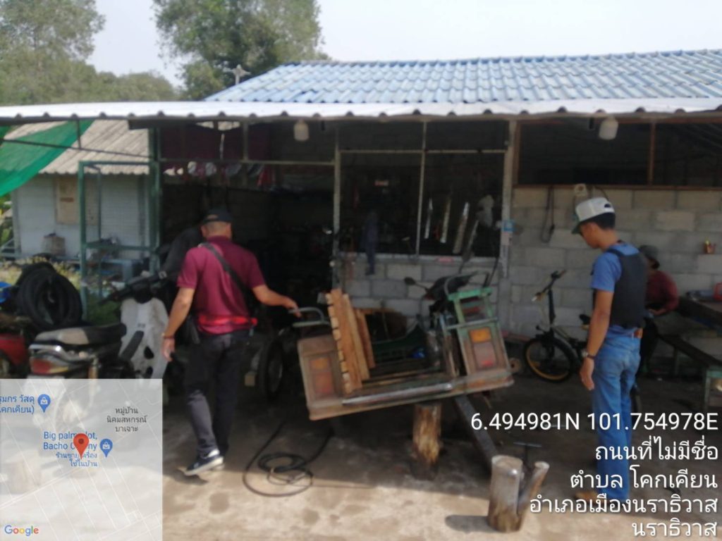 ร.ต.ต.โกวิท พันทนาคง รอง สว.(ป.)​ สภ.โคกเคียน พร้อมข่ายสืบสวน ว.4 ตรวจสอบร้านซ่อมรถ และแหล่งจำหน่ายอะไหล่รถ ร้านช่างมังนิคม ม.4 ต.โคกเคียน อ.เมือง จว.นราธิวาส