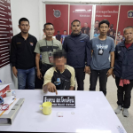 พ.ต.ท.อนุชา ไชยแบน สว.สส.สภ.โคกเคียน, ร.ต.อ.อภิชาติ ดอเลาะ รอง สว.สส.สภ.โคกเคียน, ร.ต.ต.โกวิท พันทนาคง รอง สว.(ป.) สภ.โคกเคียน  พร้อมด้วยชุดสืบสวน ร่วมกัน ว.20 ผู้ต้องหา พ.ร.บ.ยาเสพติด จำนวน 3 ราย